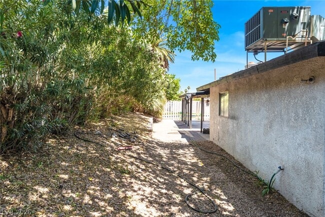 Building Photo - 4268 Hampshire Cir