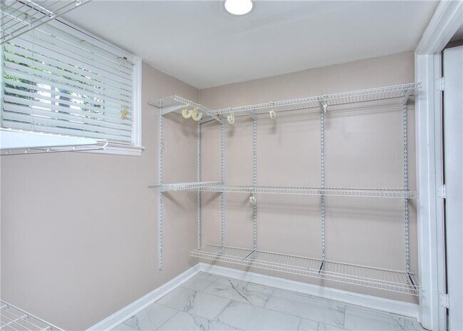 Building Photo - 2067 Brockett Rd