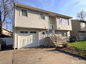 Building Photo - 2460 Woodbridge Ave