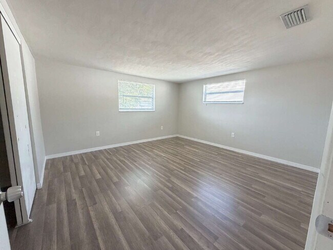 Building Photo - 5706 Chipper Dr