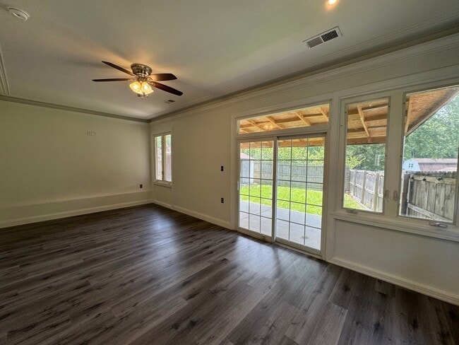Building Photo - Relaxing 3 Bed 2.5 Bath Single Family Home...