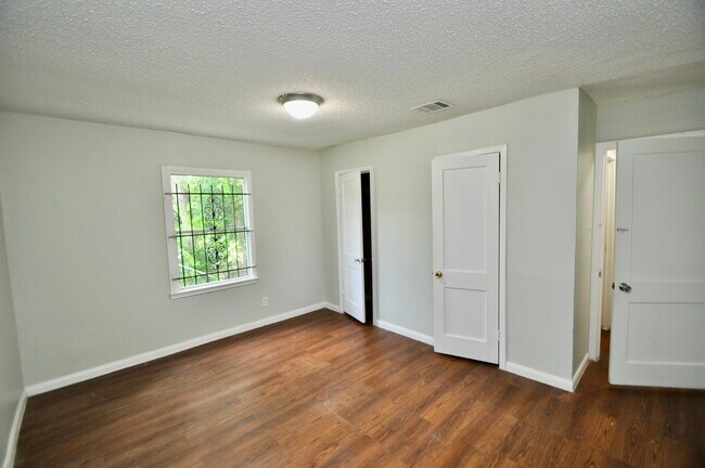 Building Photo - 7622 Darnay Dr