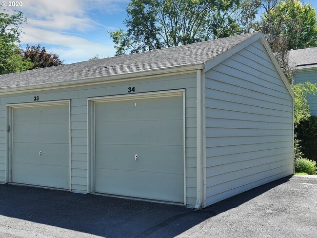 Building Photo - 5160 NW Neakahnie Ave