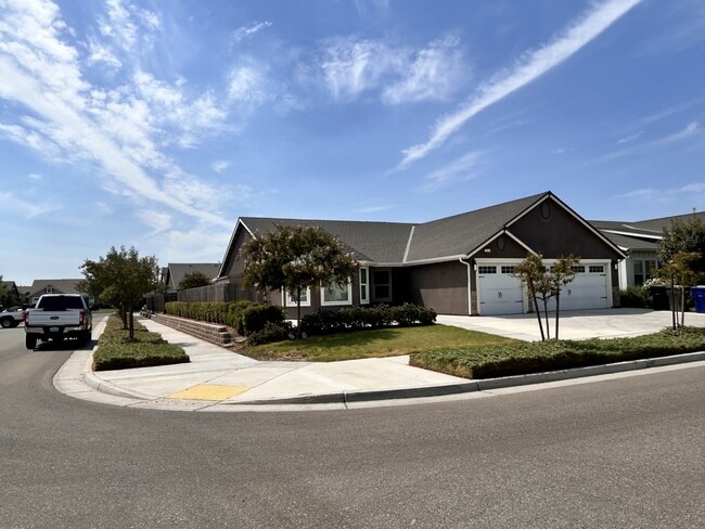 Primary Photo - 2363 W Heather Ln