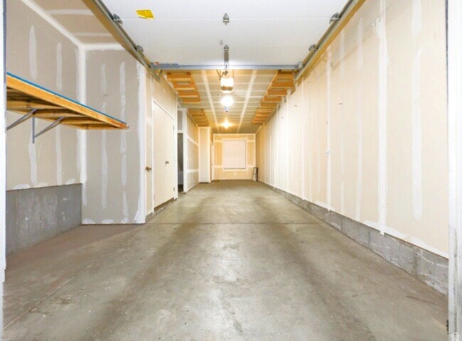 Building Photo - 25 E Center St