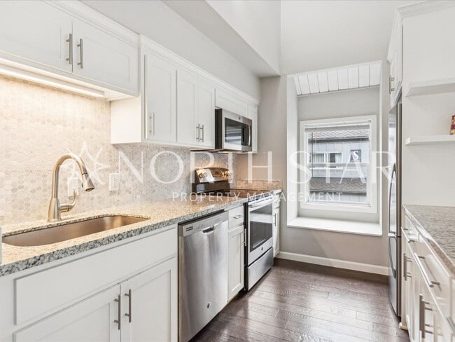 Building Photo - Mt. Park Condo with High Ceilings