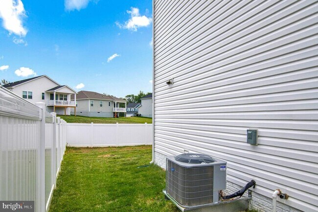 Building Photo - 3148 White Tail Dr