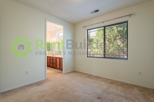 Building Photo - Sign an 18 month lease by the end of Octob...