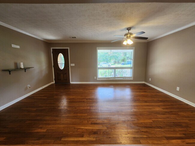 Building Photo - 3 Bedroom 2 Bath home in North Columbus