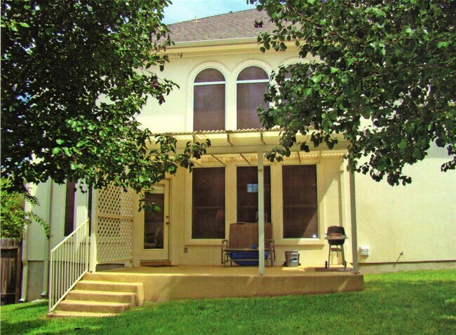 Building Photo - 10700 Pointe View Dr