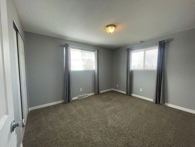 Building Photo - $0 DEPOSIT OPTION. LUXURY ARVADA RENTAL: U...