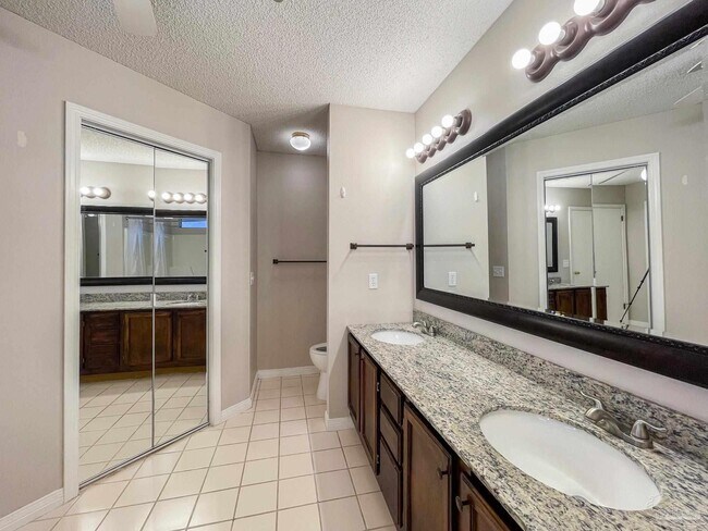 Building Photo - 9049 Bluebay Ln
