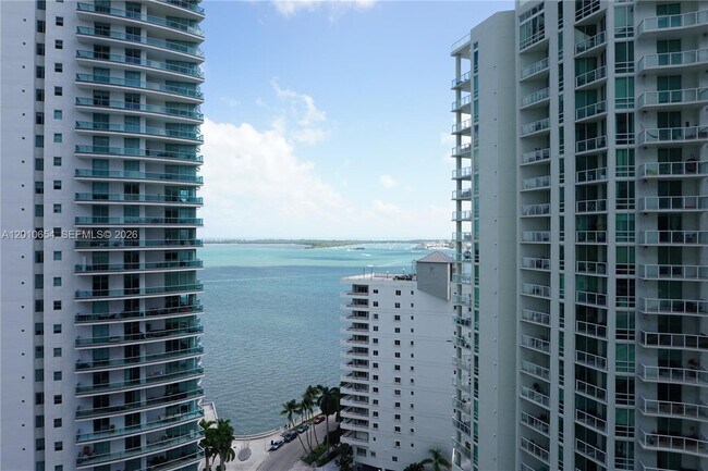 Building Photo - 1300 Brickell Bay Dr