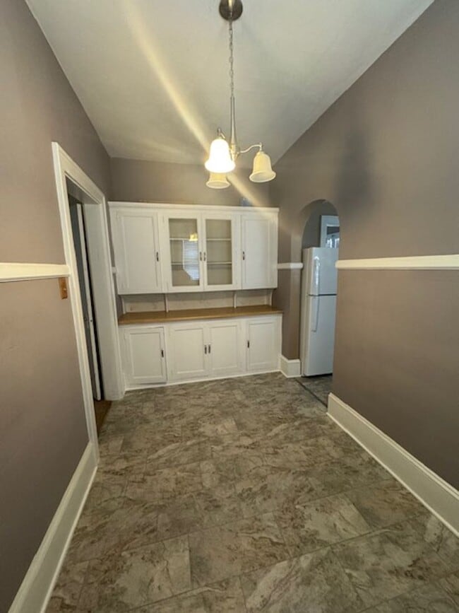 Building Photo - 911 E 4th St