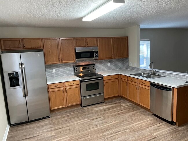 Building Photo - 311 Willowbay Ridge St