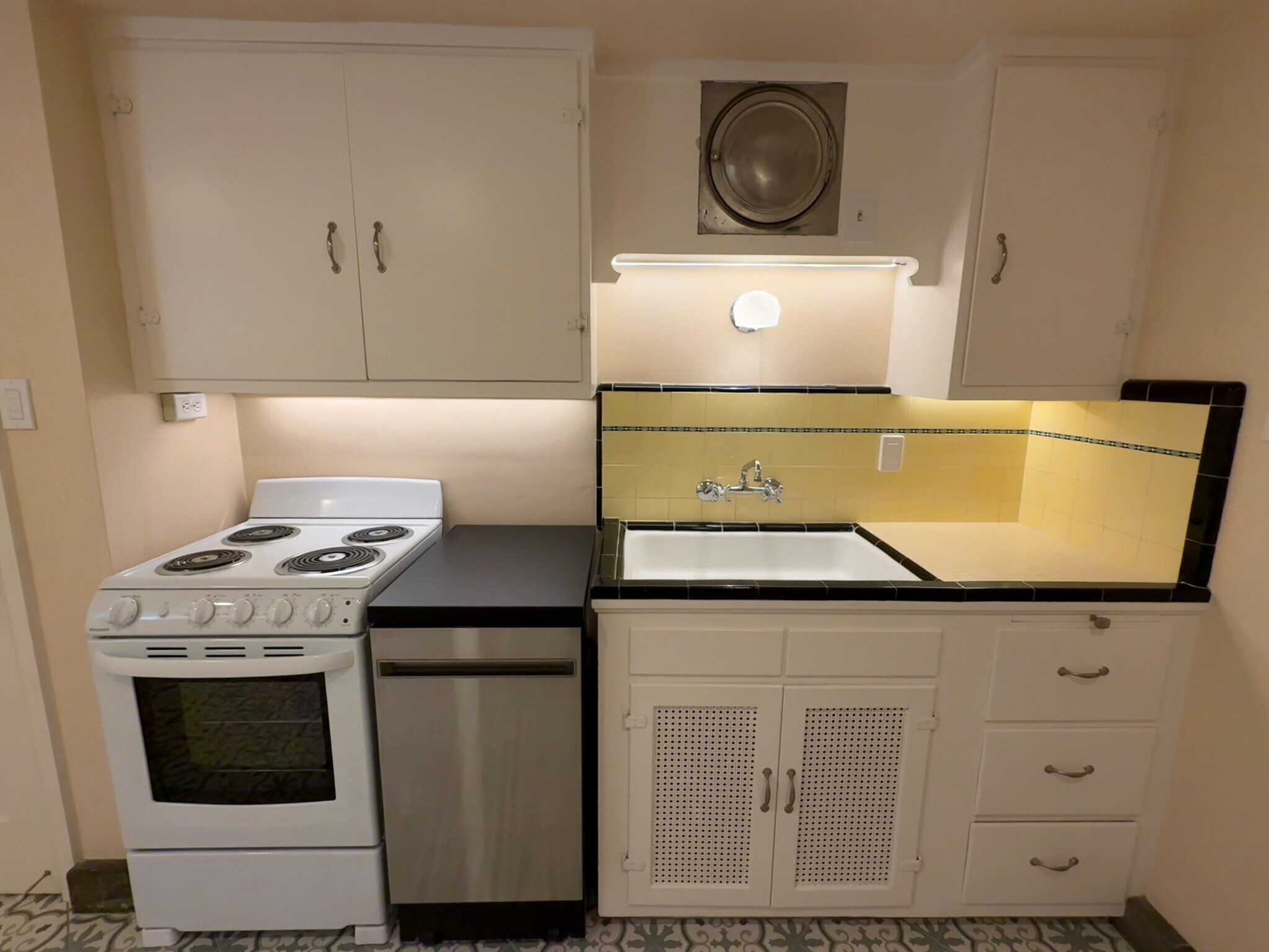 Building Photo - 452 S 800 E