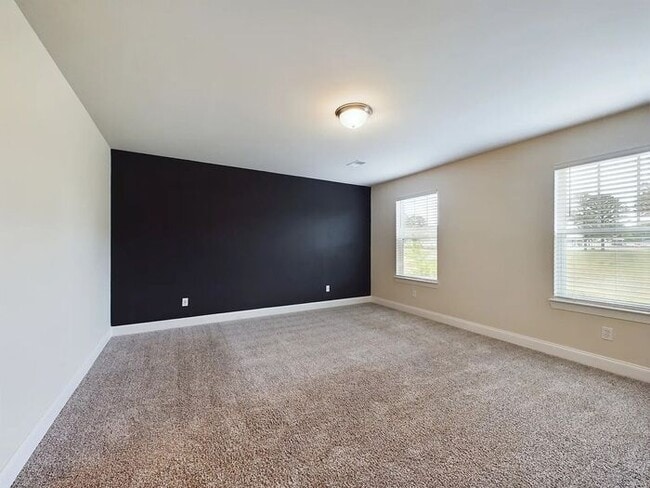 Building Photo - 3 Bed/2.5 Bath Beautiful Newer Constructio...