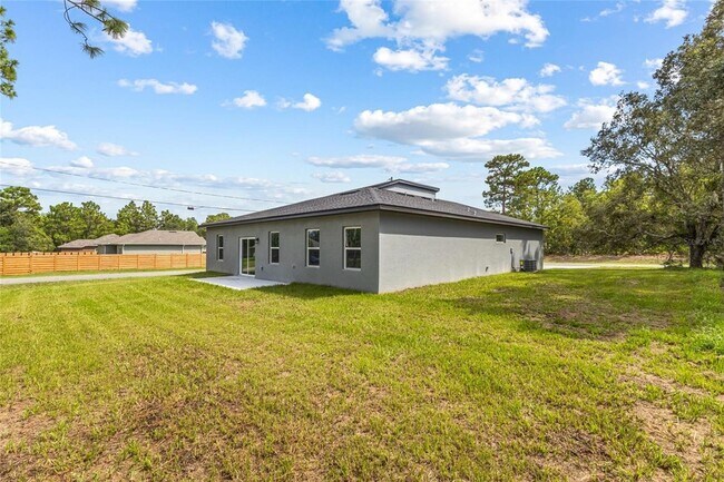 Building Photo - 1071 W Hampshire Blvd