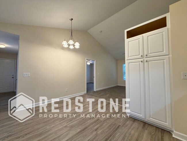 Building Photo - 2621 Trail Five
