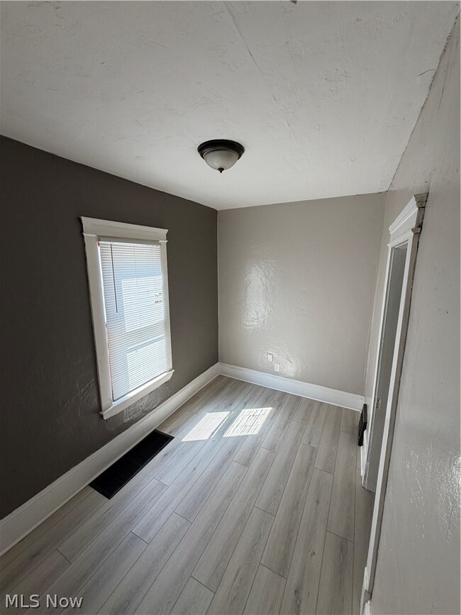Building Photo - 3658 E 55th St
