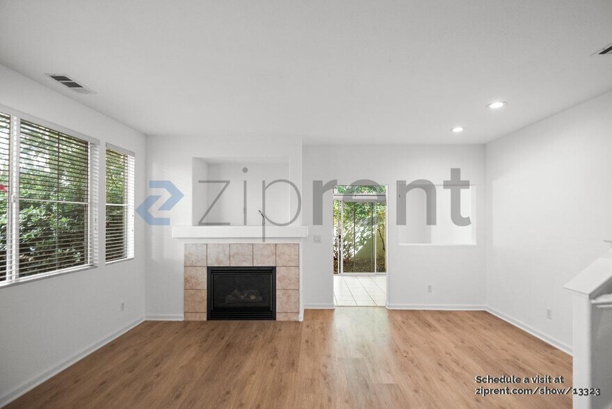 Building Photo - 343 Oleander Dr