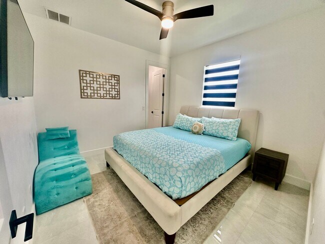 Building Photo - Fully Furnished Annual Rental- 3 Bedroom 2 Bathroom - Pool and Waterfront- NE CAPE CORAL