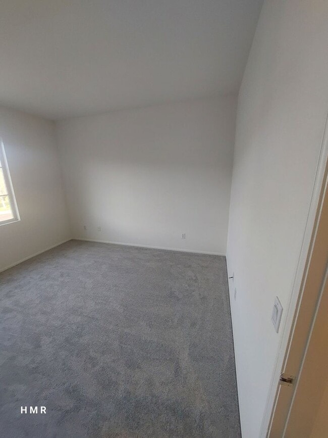 Building Photo - Stunning Two-Story Home with 4 Bedrooms an...
