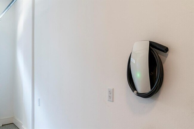 Building Photo - 1148 Webberville Rd