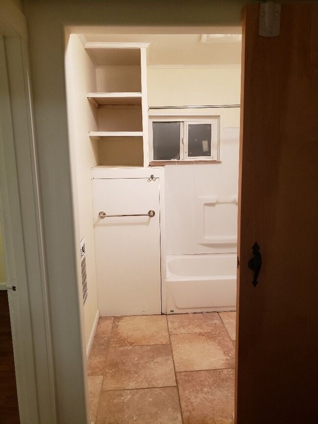 Building Photo - STATUS: AVAILABLE | R258A | $1095