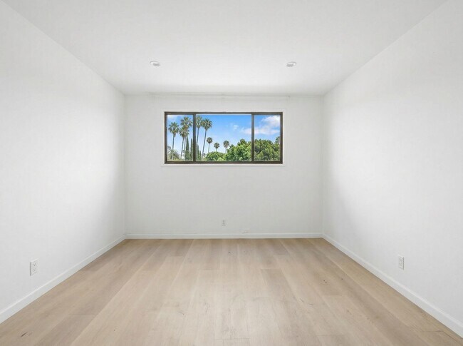 Building Photo - 337 Rexford Dr