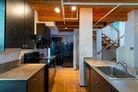 Building Photo - 318-320 W Myrtle