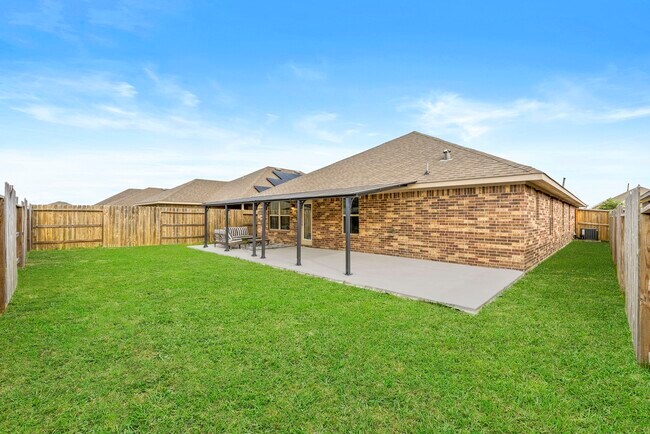 Building Photo - 13301 Lago Acero