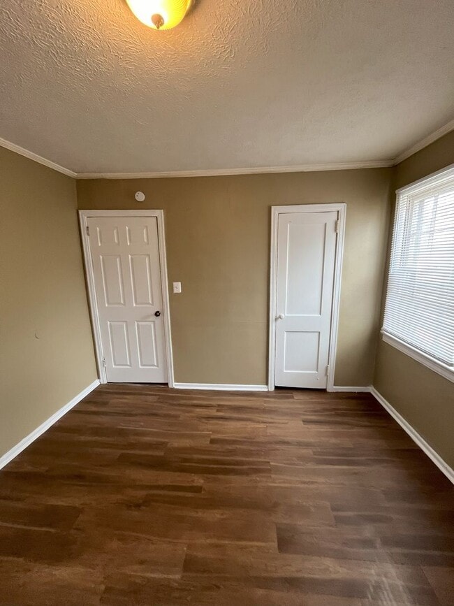 Building Photo - Relax on the Porch: Cozy 2-Bedroom Home in Talladega!!!