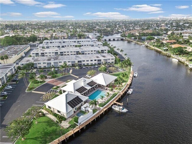 Building Photo - 110 Cypress Club Dr