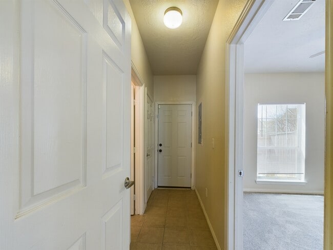 Building Photo - 1001 Krenek Tap Rd