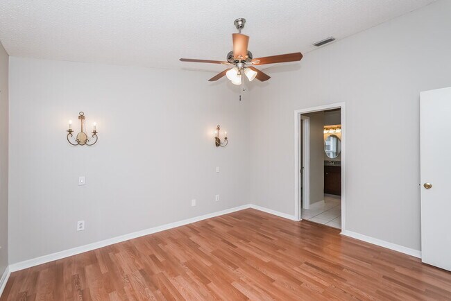 Building Photo - 1127 Hardwood Dr