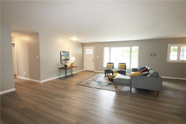 Building Photo - For Rent fully renovated 3BD 2BA Ranch home in Carmel, IN