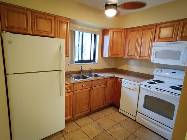Building Photo - 165 Springwood Circle unit D
