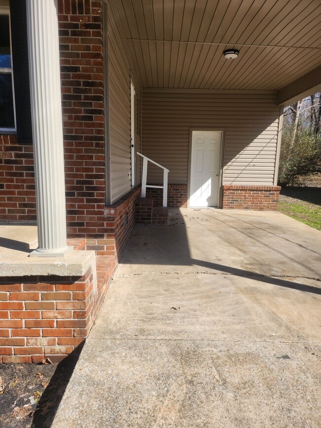 Building Photo - 1133 Edgewood Ave