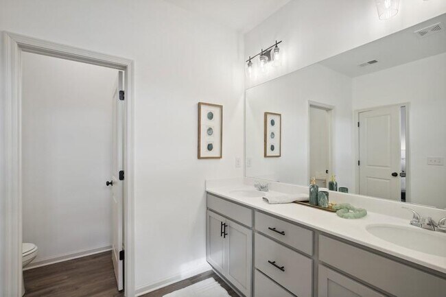 Building Photo - 111 Lipscomb Cir SE