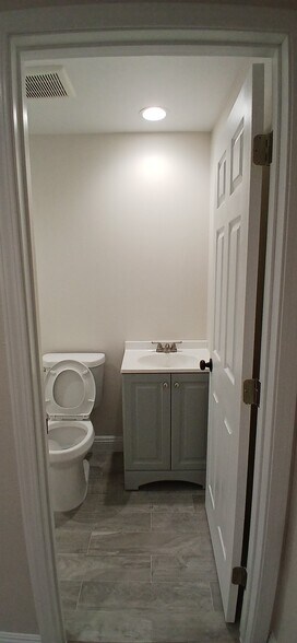 Building Photo - 1116 E 25th St