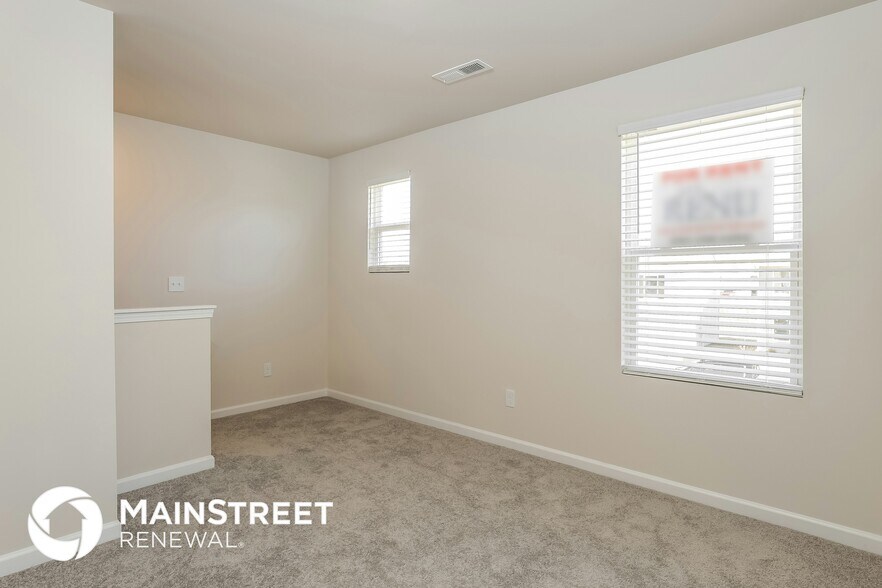 Building Photo - 427 Winsley Dr