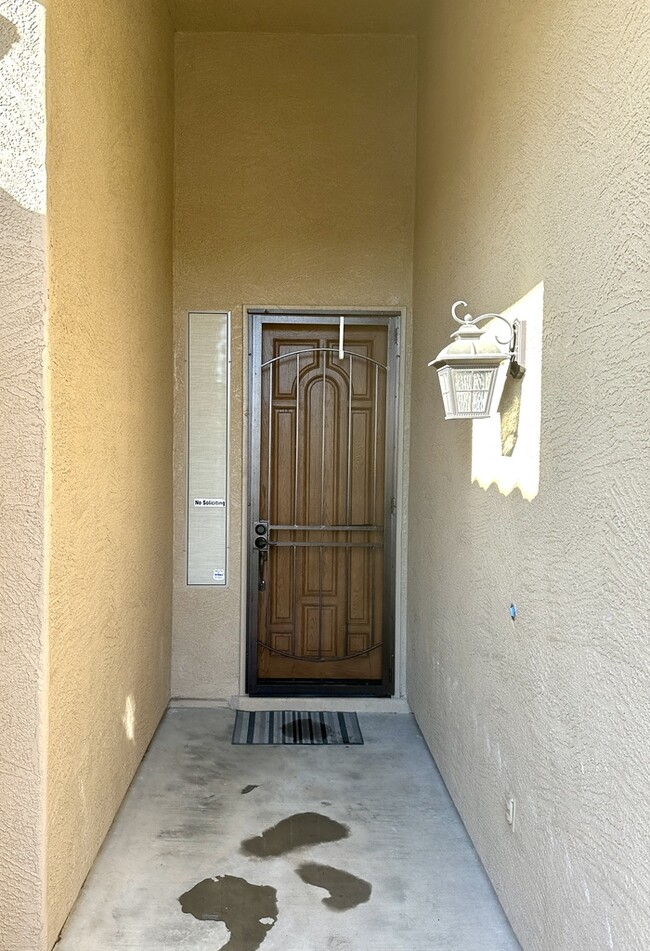 Building Photo - Updated single level home in Peterson Farms.