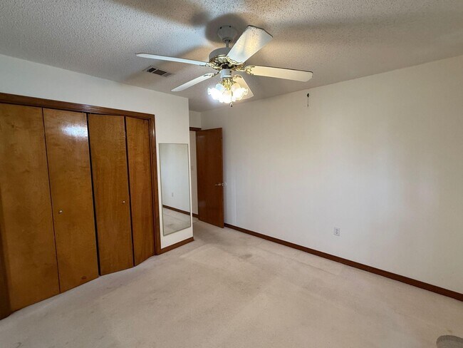 Building Photo - 4444 Southminster Cir