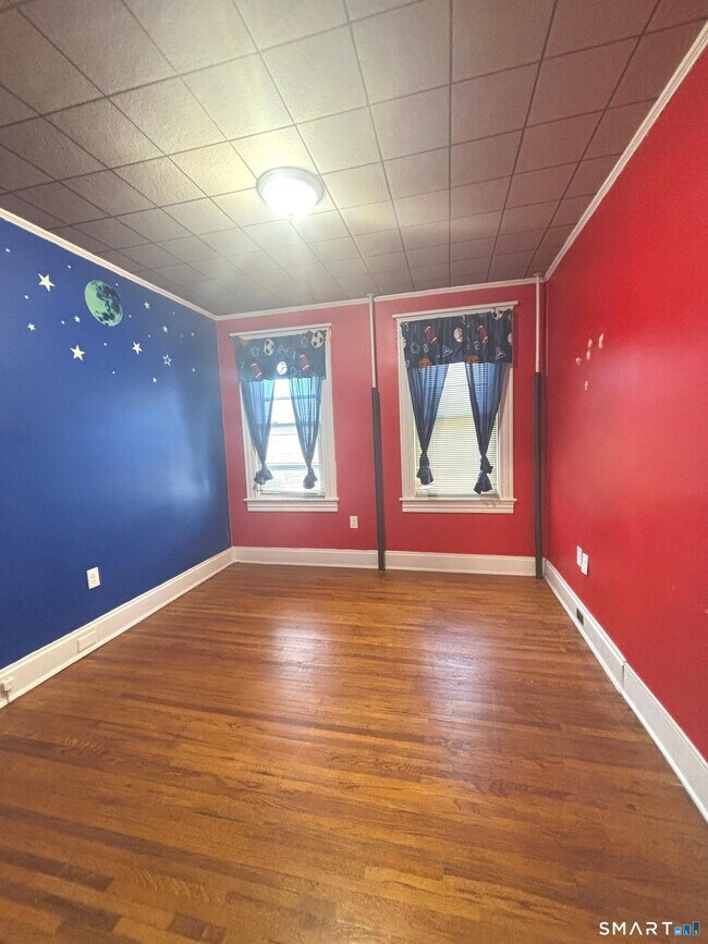 Building Photo - 143 Brown St