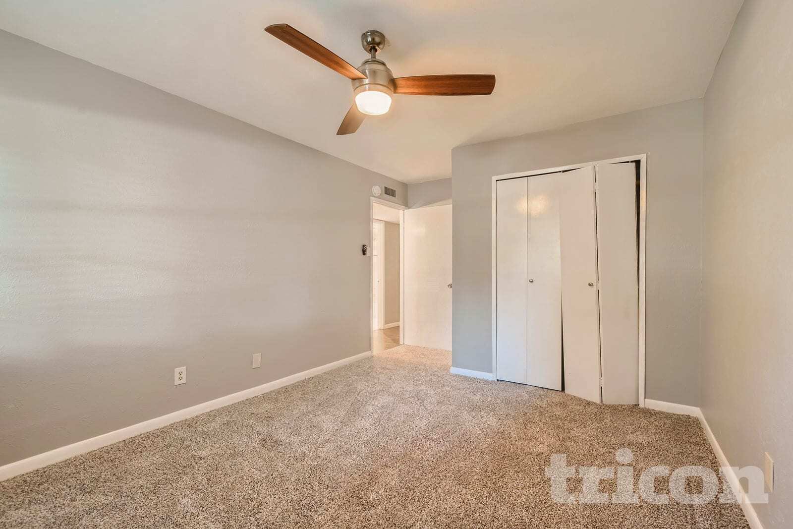 Building Photo - 6026 Lakecrest Dr