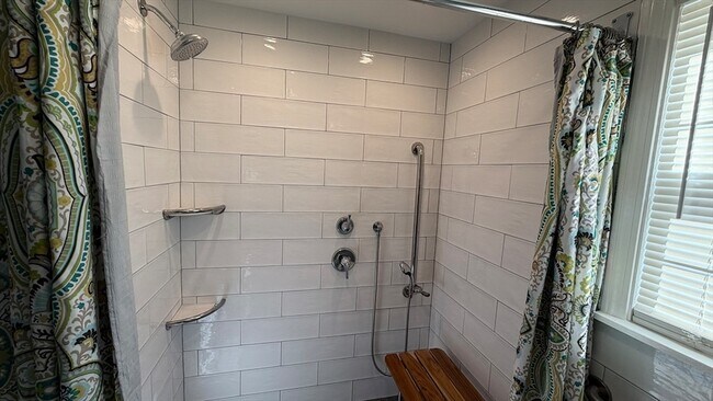 Building Photo - 23 Orchard Ave