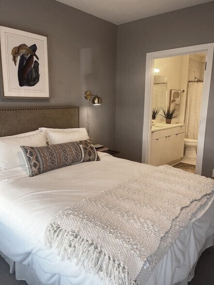 Building Photo - 1616 S Broadway