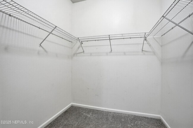 Building Photo - 10550 Baymeadows Rd