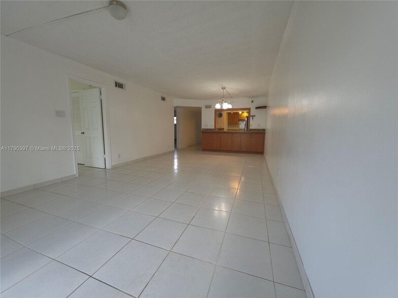 Building Photo - 8940 S Hollybrook Blvd